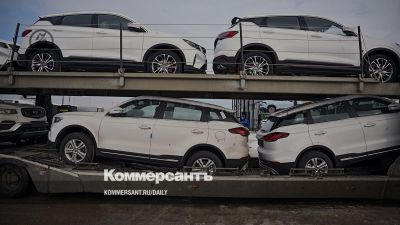 Внешняя торговля выросла в обе стороны // За полугодие экспорт РФ увеличился на 12%, импорт — на 11%
